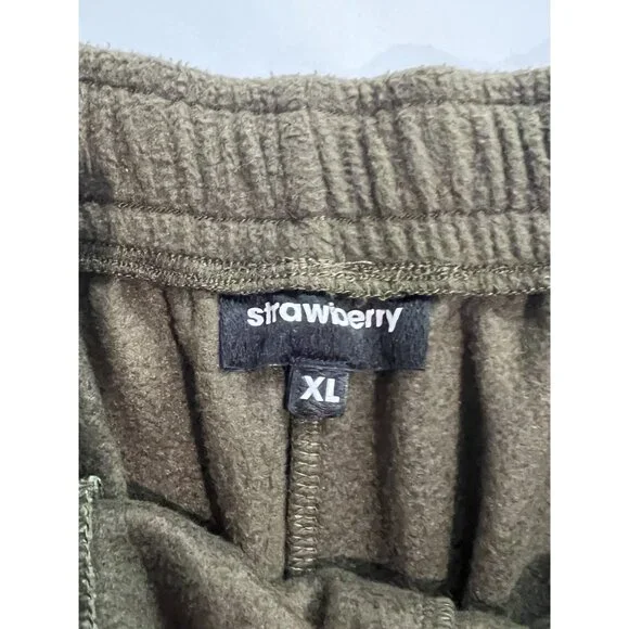 Strawberry LA Buckle Shorts in Green